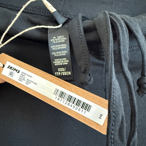SKIMS Sleep Pants - Picture 5 of 7